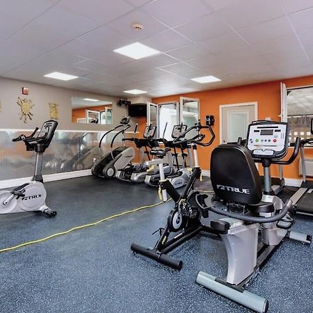 2Br Suite At The Grand Castle Pool Gym & Parking 格兰维尔 外观 照片