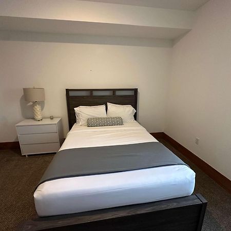 2Br Suite At The Grand Castle Pool Gym & Parking 格兰维尔 外观 照片