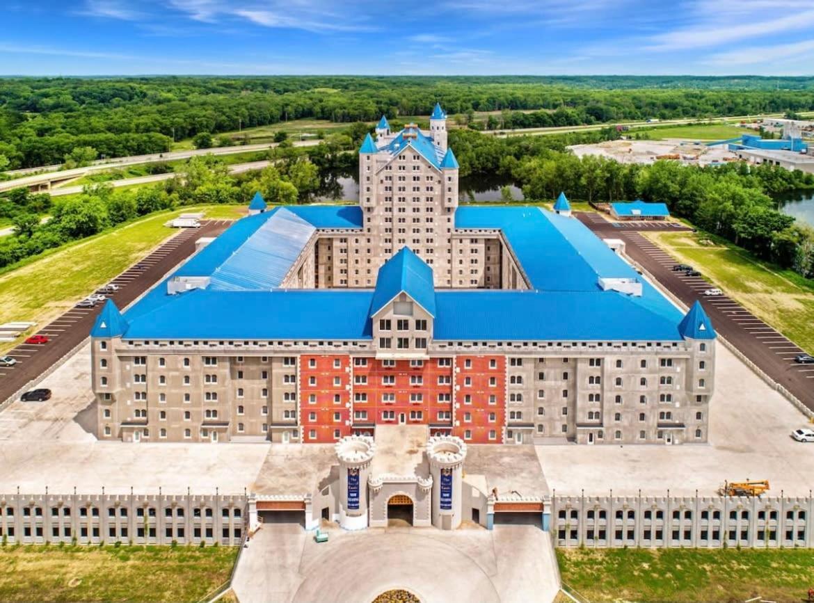 2Br Suite At The Grand Castle Pool Gym & Parking 格兰维尔 外观 照片