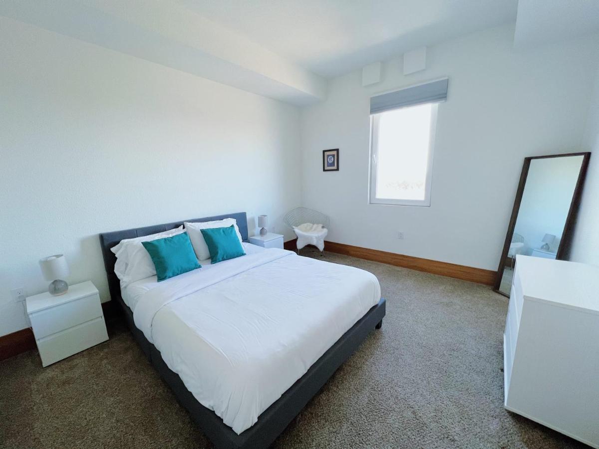 2Br Suite At The Grand Castle Pool Gym & Parking 格兰维尔 外观 照片