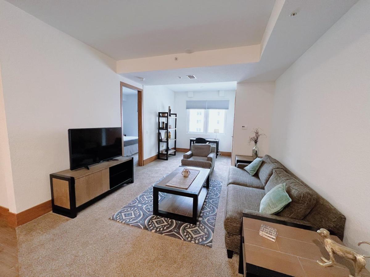 2Br Suite At The Grand Castle Pool Gym & Parking 格兰维尔 外观 照片
