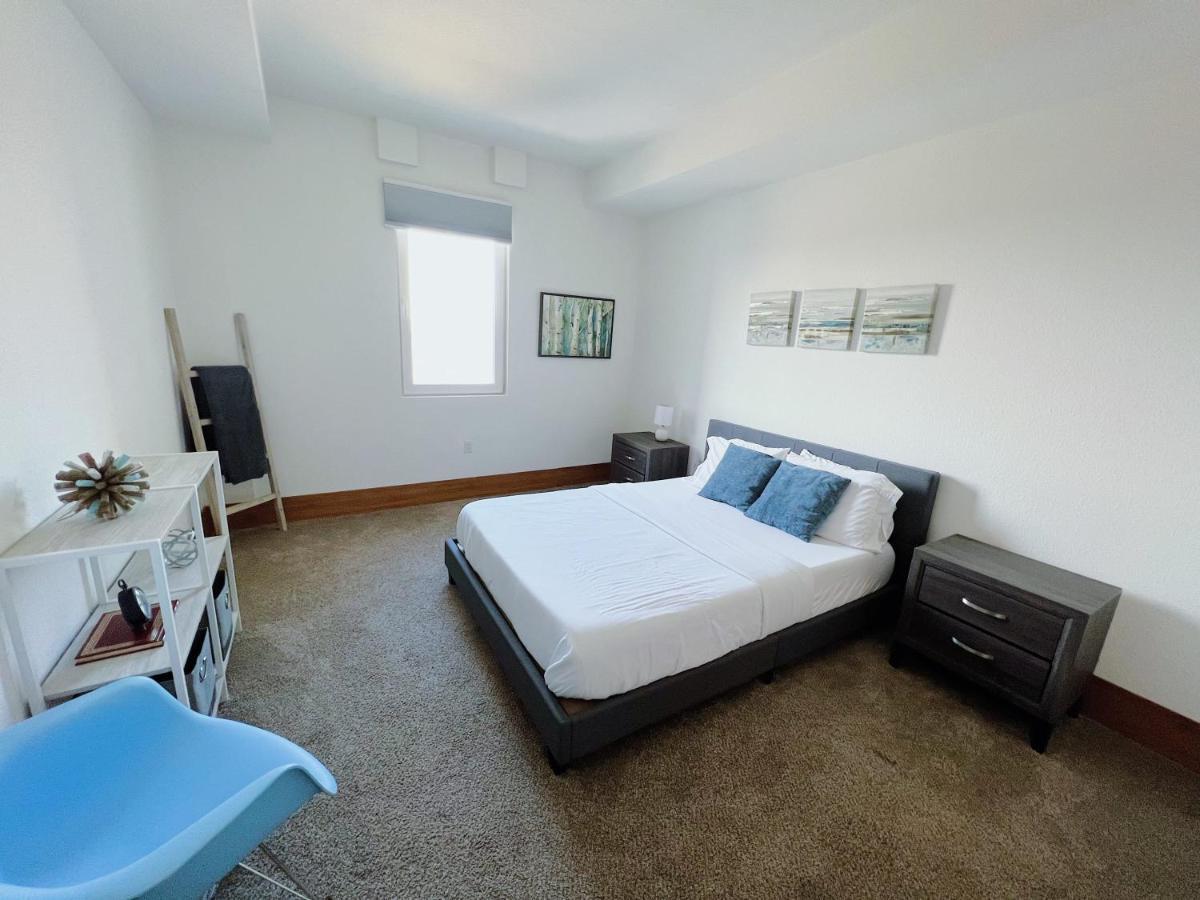2Br Suite At The Grand Castle Pool Gym & Parking 格兰维尔 外观 照片