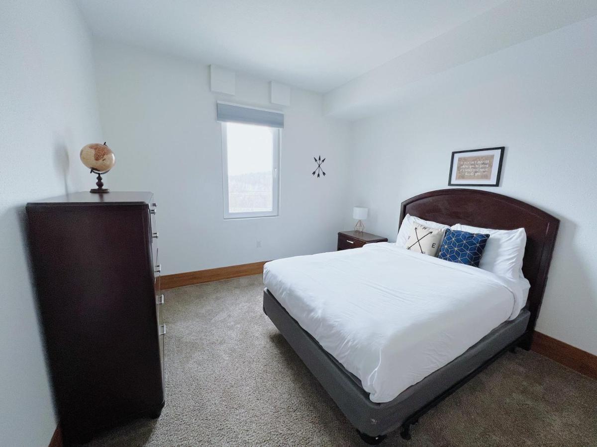 2Br Suite At The Grand Castle Pool Gym & Parking 格兰维尔 外观 照片