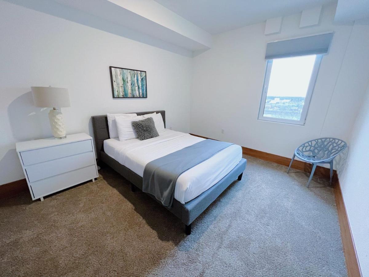 2Br Suite At The Grand Castle Pool Gym & Parking 格兰维尔 外观 照片