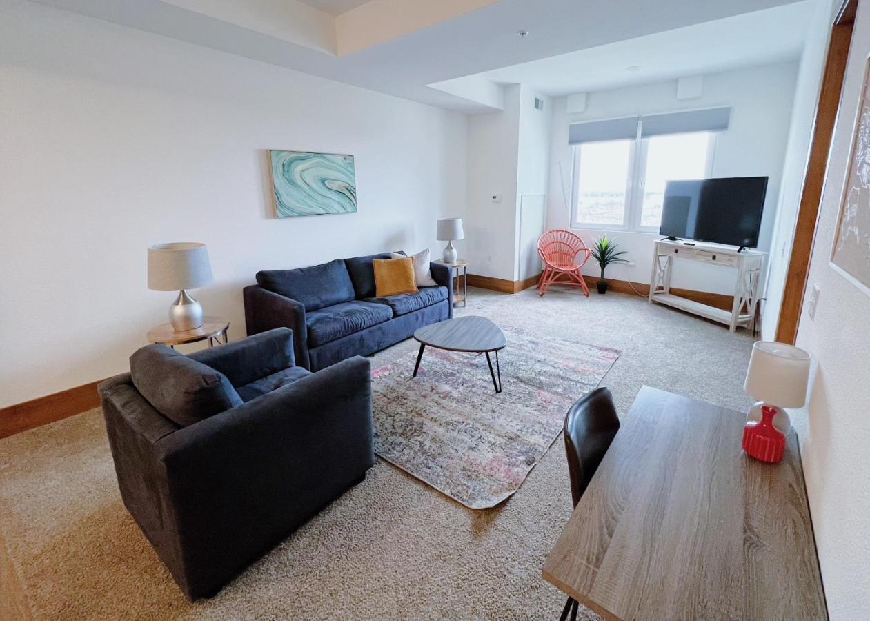 2Br Suite At The Grand Castle Pool Gym & Parking 格兰维尔 外观 照片
