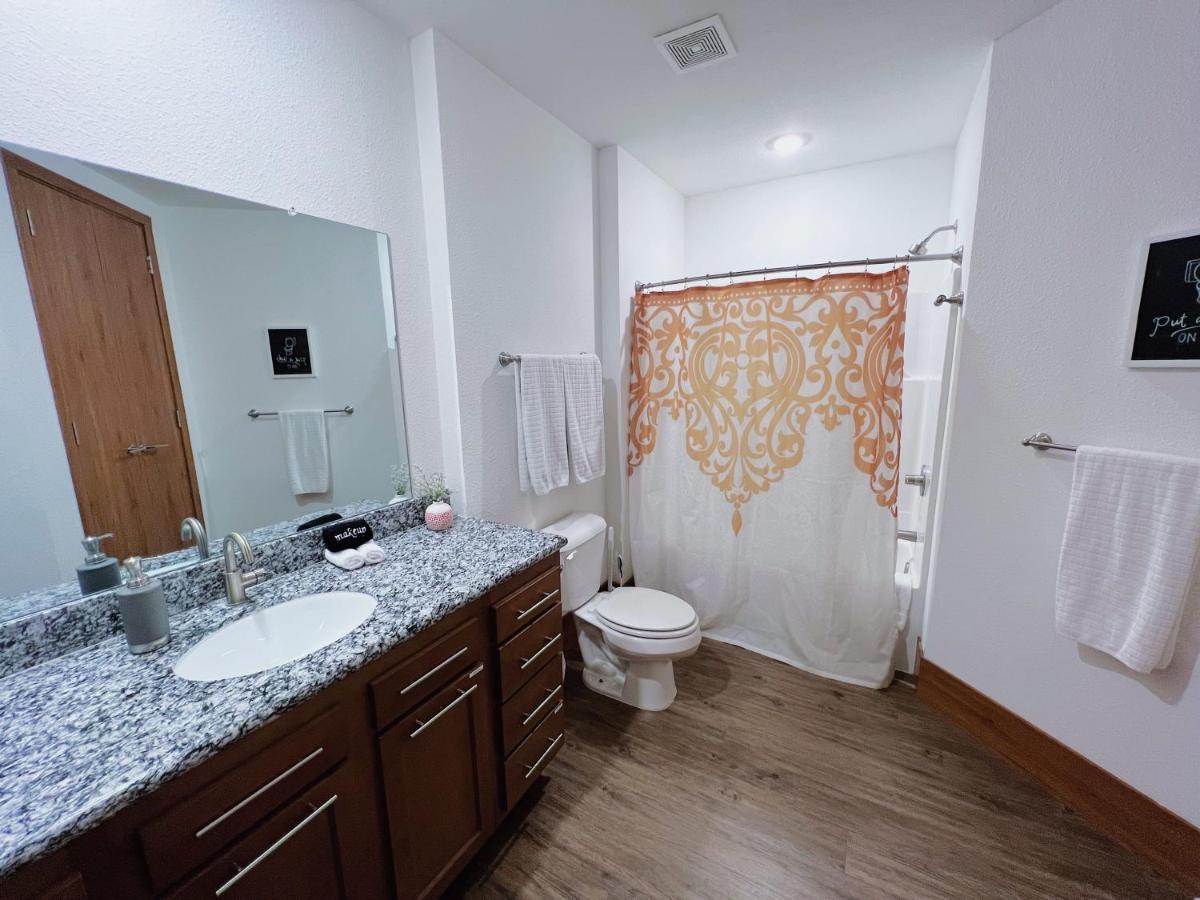 2Br Suite At The Grand Castle Pool Gym & Parking 格兰维尔 外观 照片