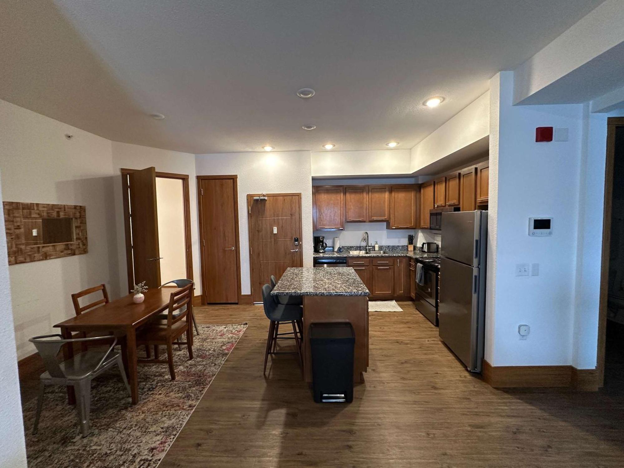 2Br Suite At The Grand Castle Pool Gym & Parking 格兰维尔 外观 照片