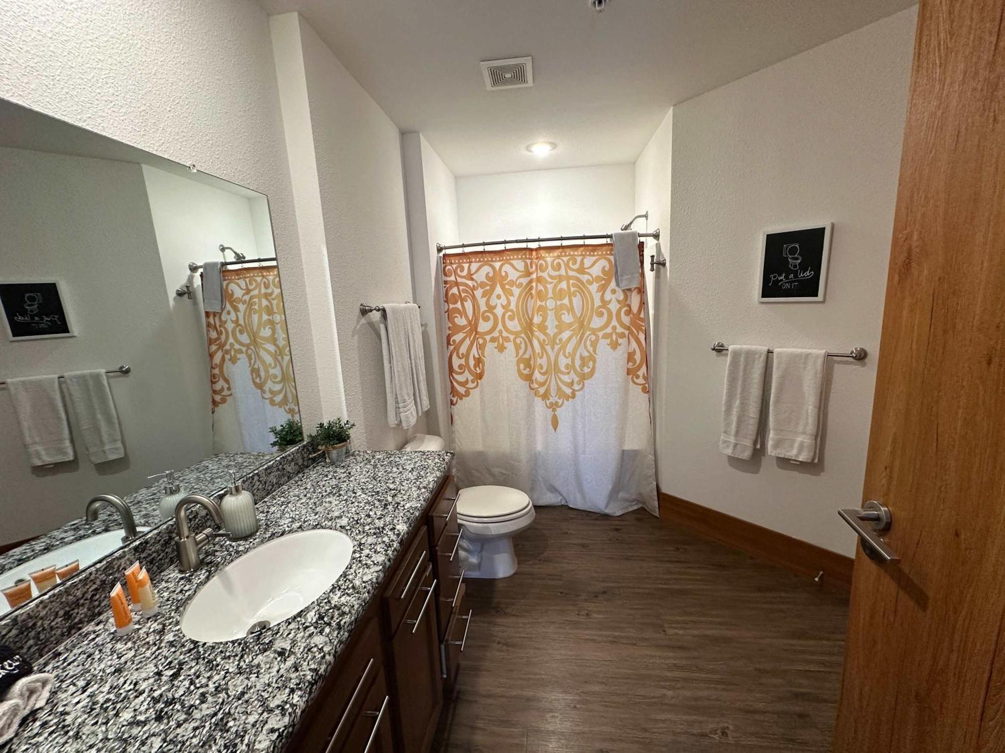 2Br Suite At The Grand Castle Pool Gym & Parking 格兰维尔 外观 照片